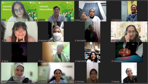 Novi shared her story in Kuping Haya session Novi shared her story in Kuping Haya session